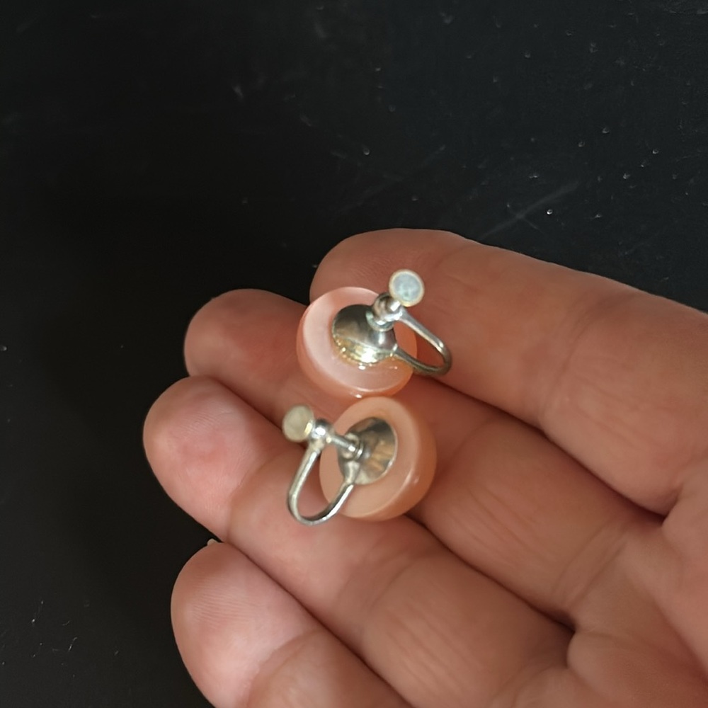 Moonstone style vintage screw back earrings - coral color - Picture 3 of 6